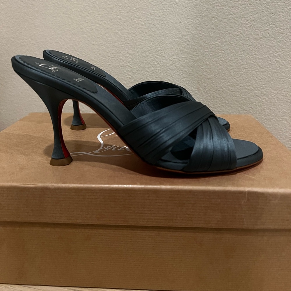 Christian Louboutin “Nicol is back” heels Size 38